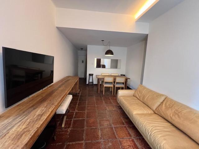 Apartamento Leblon - 200 Mts Da Praia! *